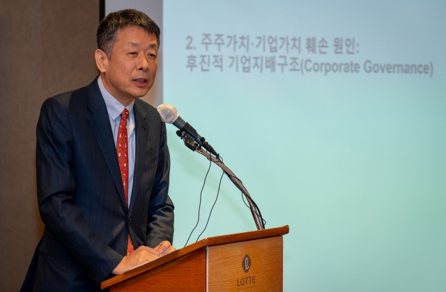 MBK Partners Vice Chairman Kim Kwang-il speaks at a press conference held at a hotel in central Seoul, Tuesday. (MBK Partners)