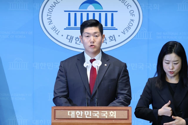 Rep. Kim Jae-sub of the ruling People Power Party speaks in a press conference at the National Assembly in Yeongdeungpo-gu, Seoul, Wednesday. (Yonhap)