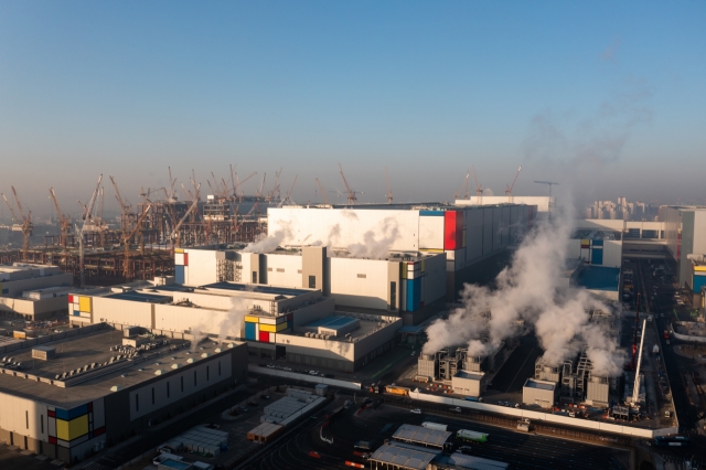 Samsung Electronics' semiconductor manufacturing plant in Pyeongtaek, Gyeonggi Province (Bloomberg-Yonhap)