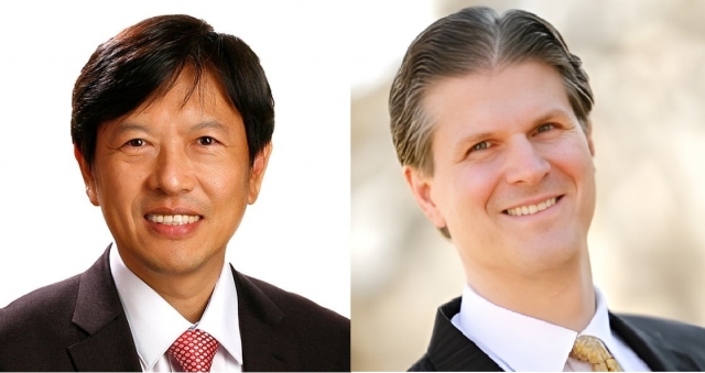 From left: Ahn Hyun, president and chief development officer at SK hynix; Paul Delaney, senior vice president and head of government relations at SK Americas (SK Supex Council)