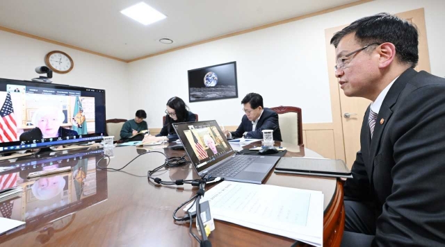 Deputy Prime Minister and Finance Minister Choi Sang-mok holds a video conference with US Treasury Secretary Janet Yellen at the Government Complex Seoul, Tuesday. (Ministry of Economy and Finance)