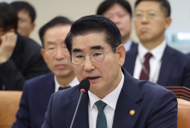 Minister of National Defense Kim Yong-hyun speaks during a meeting of the National Assembly national defense committee Thursday. (Yonhap)